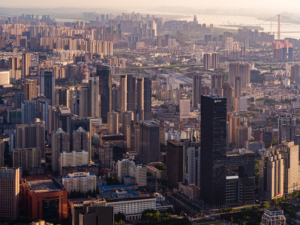 航拍武漢中南路暮色 城市與霞光的交響曲